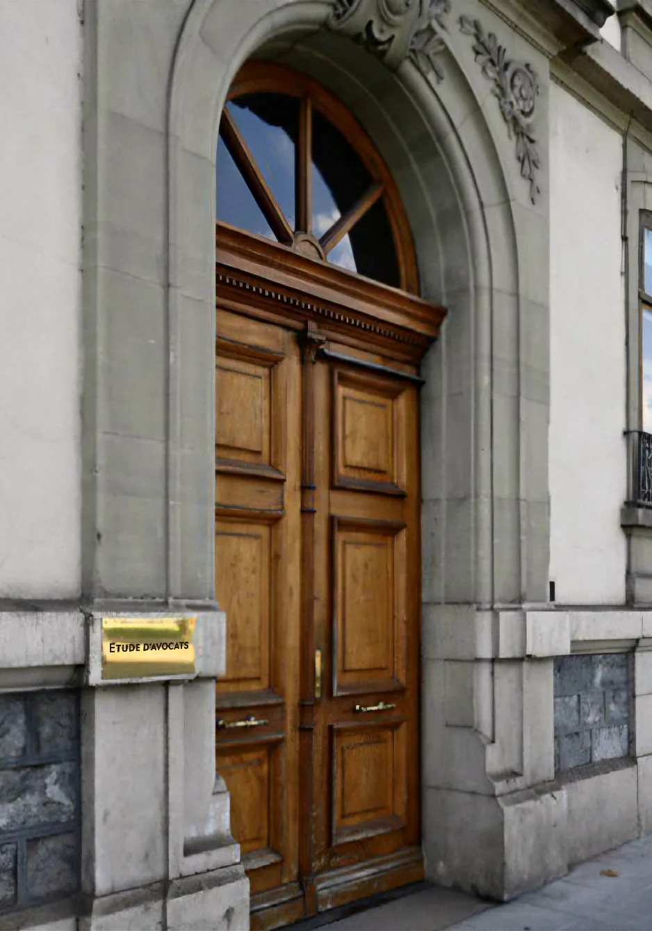 Entrance of the building on Quai Gustave-Ador